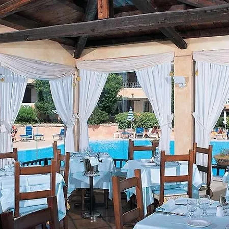 科隆纳公园酒店 4* 切尔沃港