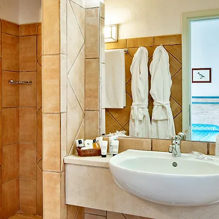 科隆纳公园酒店 4* 切尔沃港